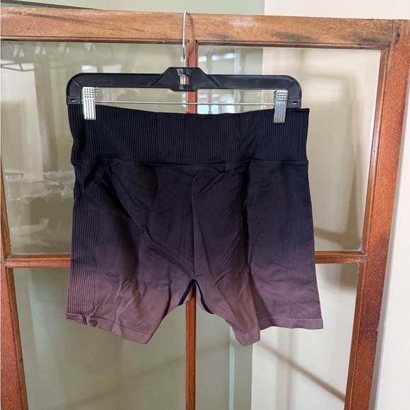 VS PINK Seamless Biker Shorts - Picture 1 of 5